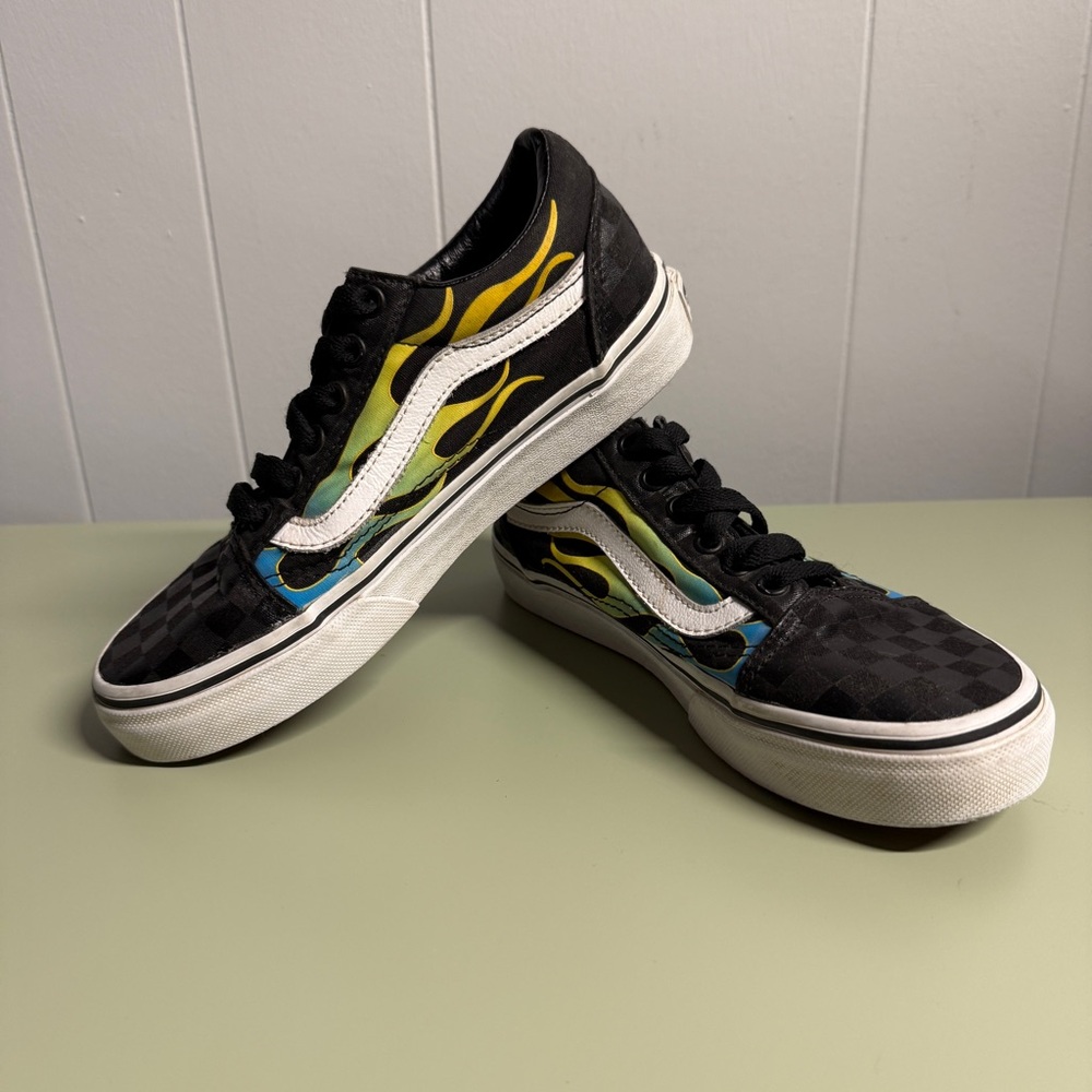 Vans Big Kids Glow Flame Old Skool Sneaker Skate Shoe Checkerboard, size 3